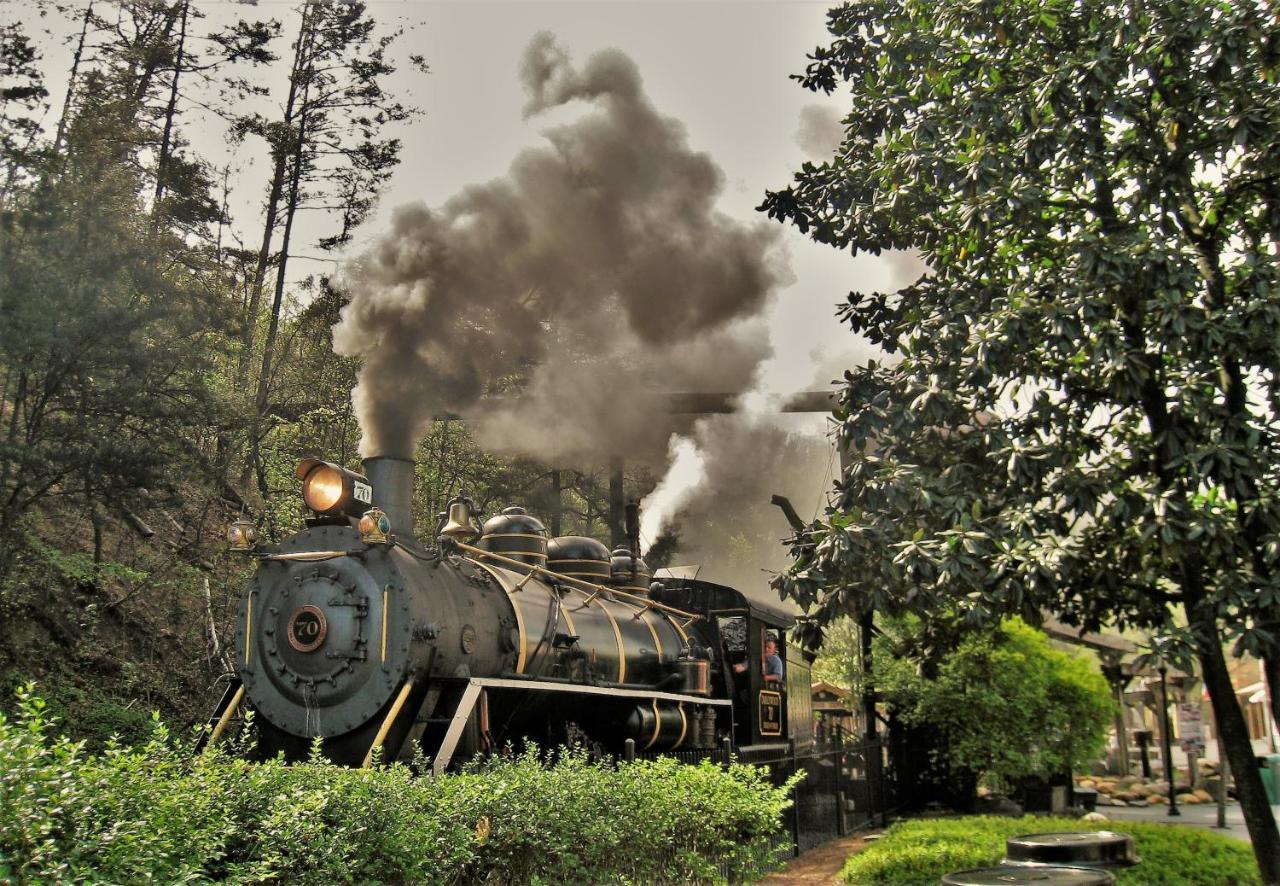 Suite Sensations, Hot Tub, Pool Table, 1089 Free Tickets Each Paid Day, Dollywood And More Pigeon Forge Eksteriør billede