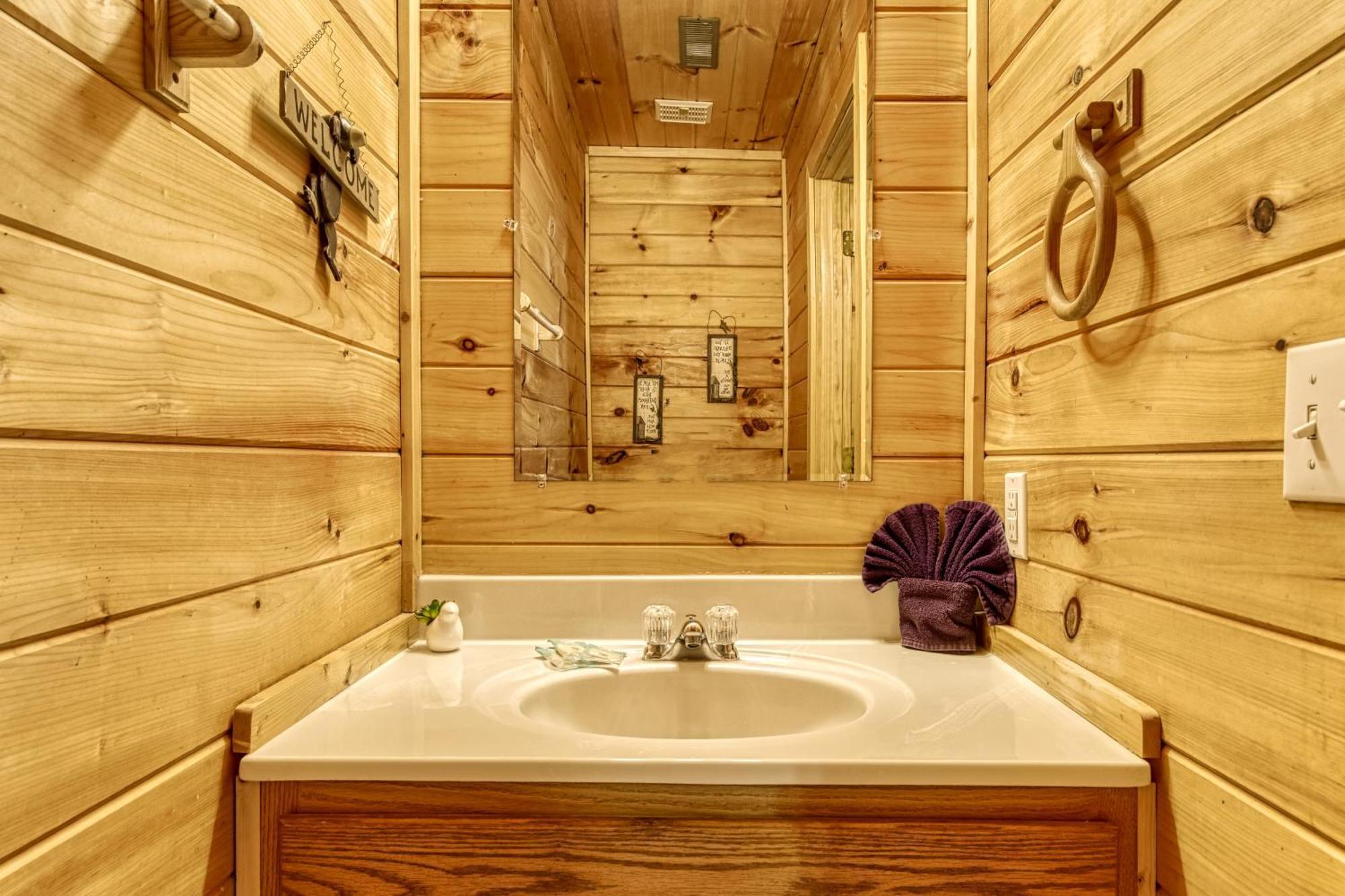 Suite Sensations, Hot Tub, Pool Table, 1089 Free Tickets Each Paid Day, Dollywood And More Pigeon Forge Eksteriør billede