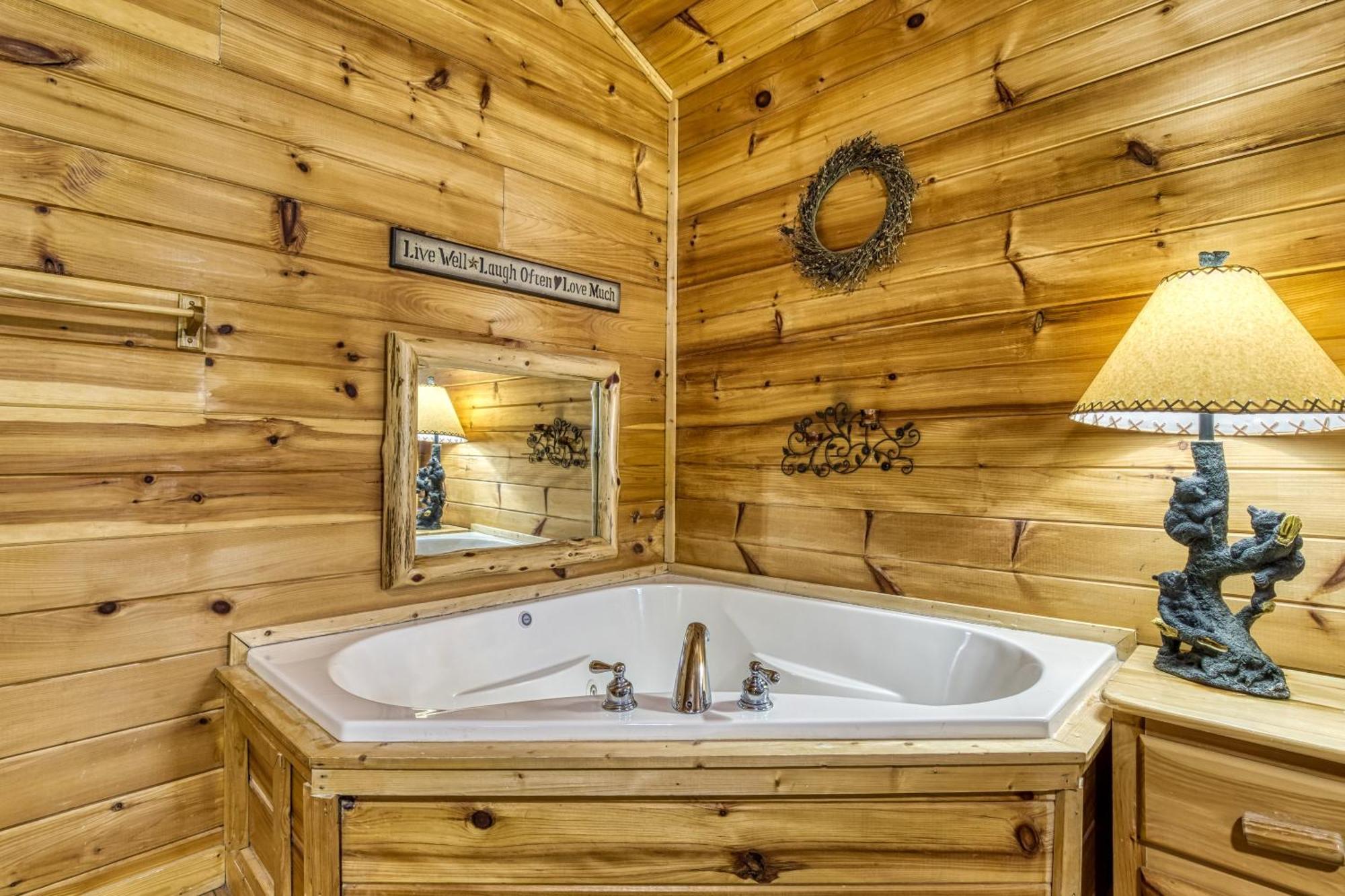 Suite Sensations, Hot Tub, Pool Table, 1089 Free Tickets Each Paid Day, Dollywood And More Pigeon Forge Eksteriør billede