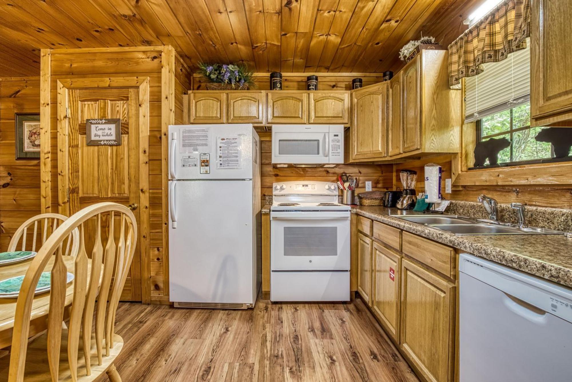 Suite Sensations, Hot Tub, Pool Table, 1089 Free Tickets Each Paid Day, Dollywood And More Pigeon Forge Eksteriør billede